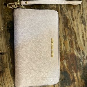Light pink Michael kors wallet